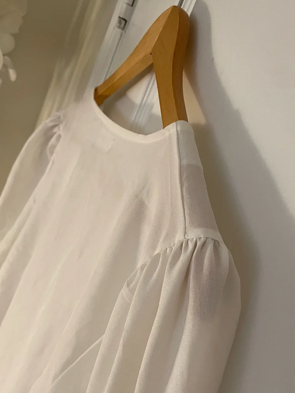 Miumy Roos Para Mujer V-Neck blouse - Picture 4 of 5